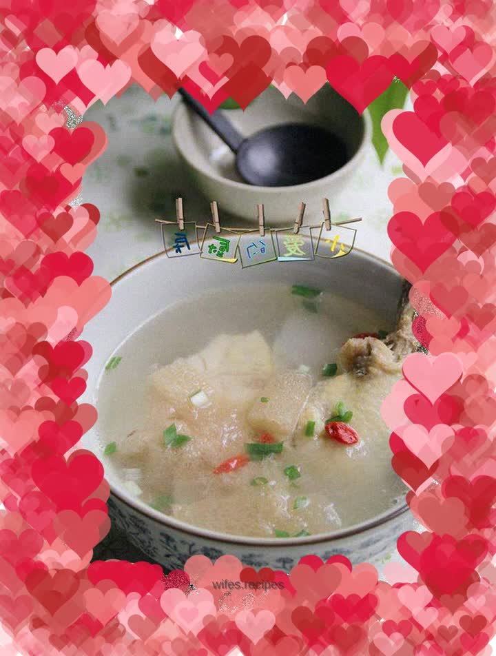 Bamboo fungus chicken soup