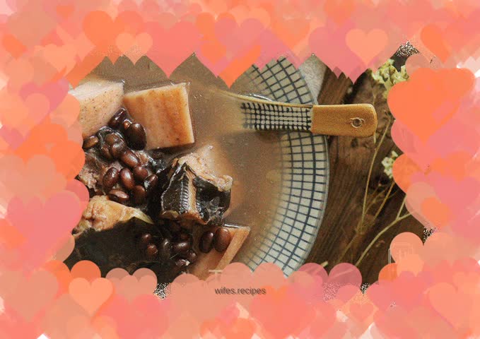 Catfish soup with lotus root and black beans