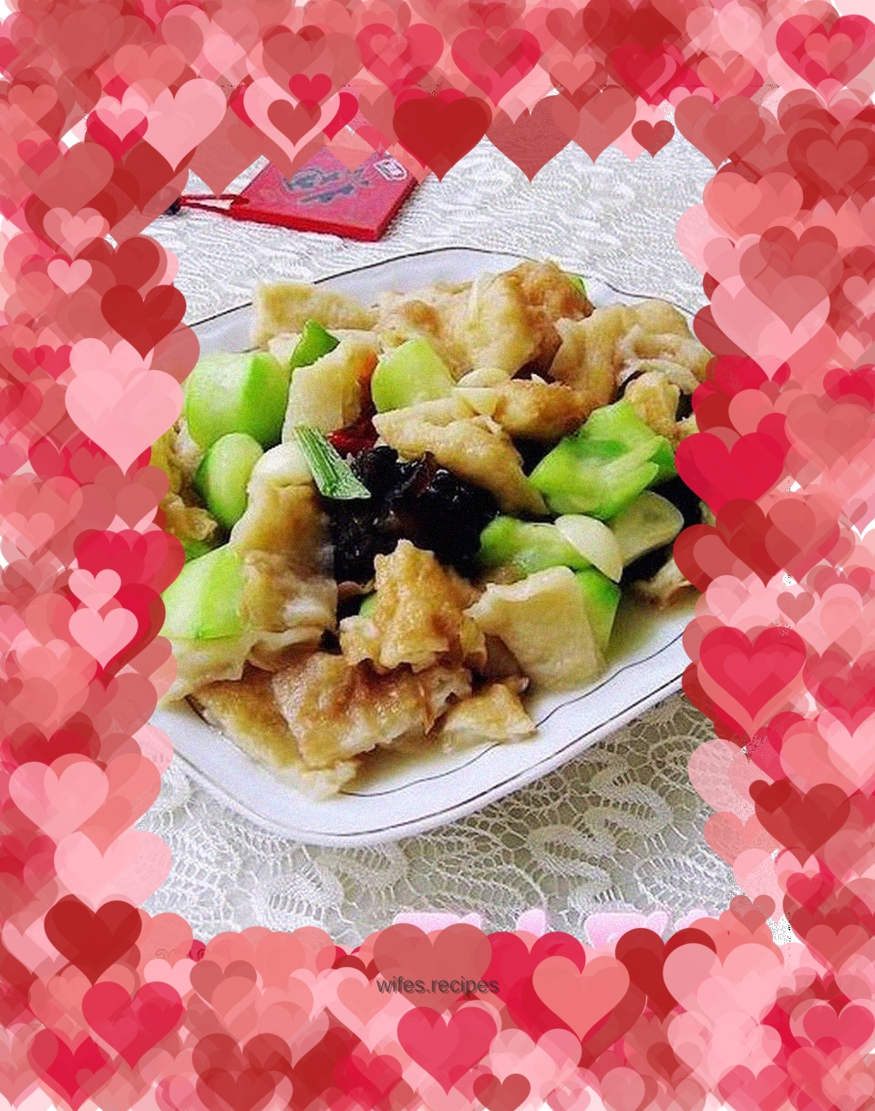 Luffa fried fish noodle