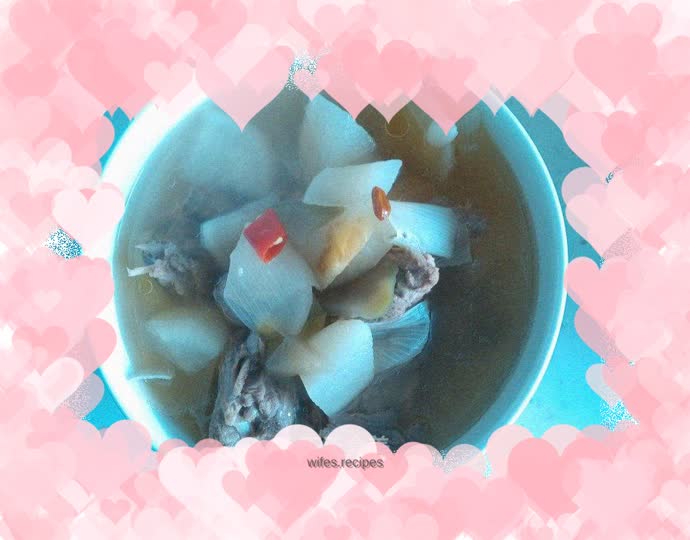 White radish and beer duck soup