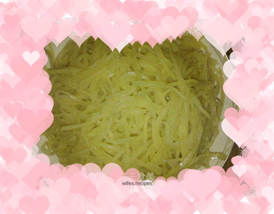 Dry fried shredded potatoes