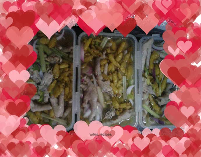 Pickled pepper chicken feet