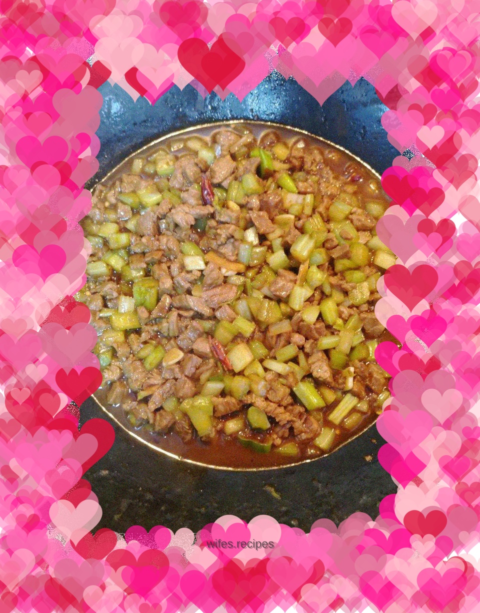 Stir-fried beef with celery