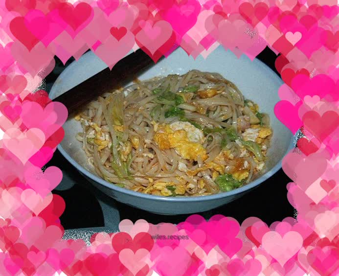 Fried noodles with eggs