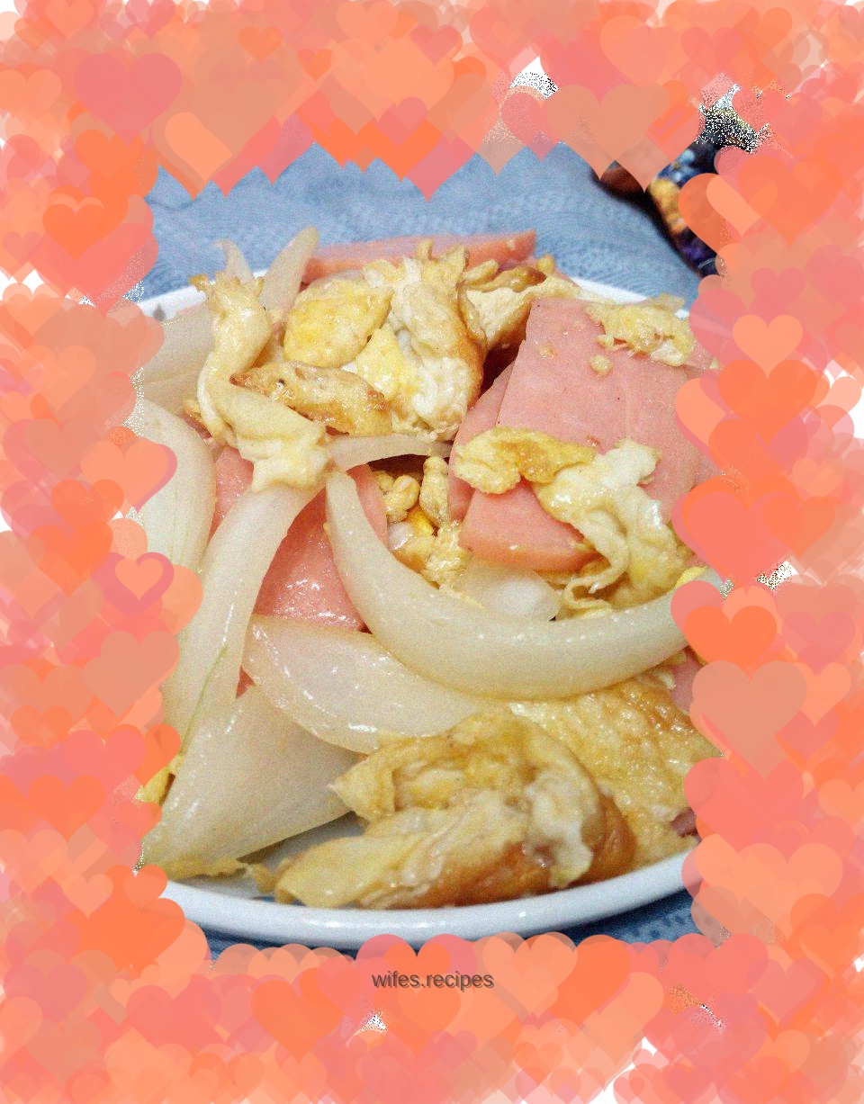 Fried eggs, ham and onions