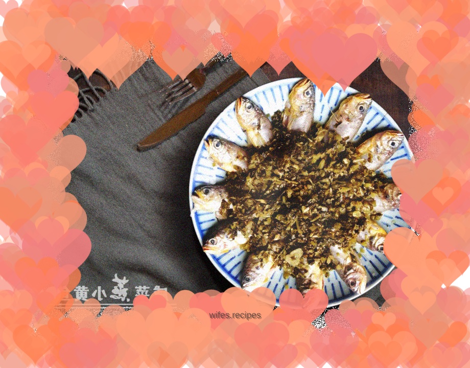 Steamed small yellow croaker with pickles