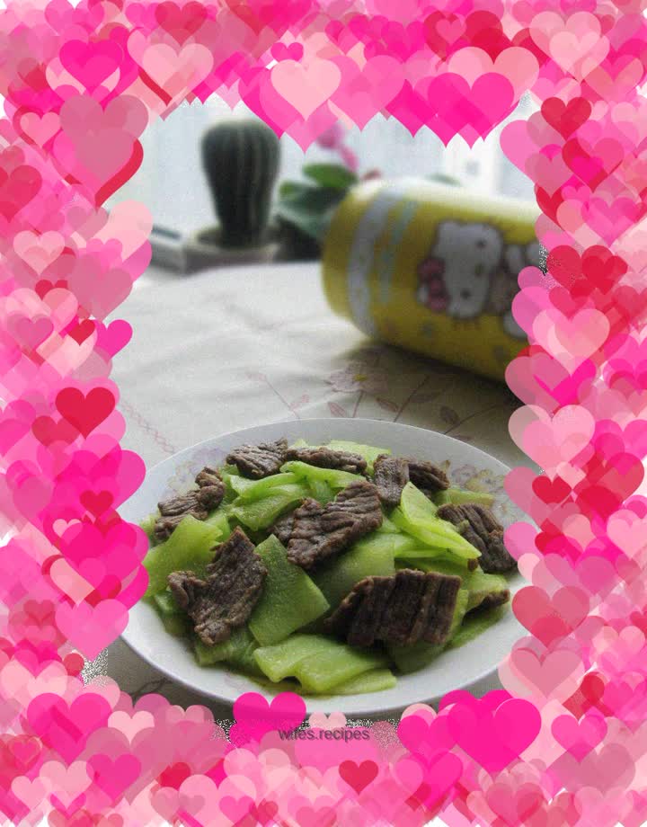 Stir-fried beef slices with lettuce