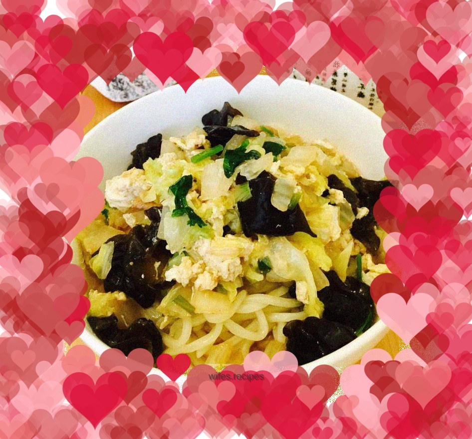 Braised noodles with Chinese cabbage and fungus