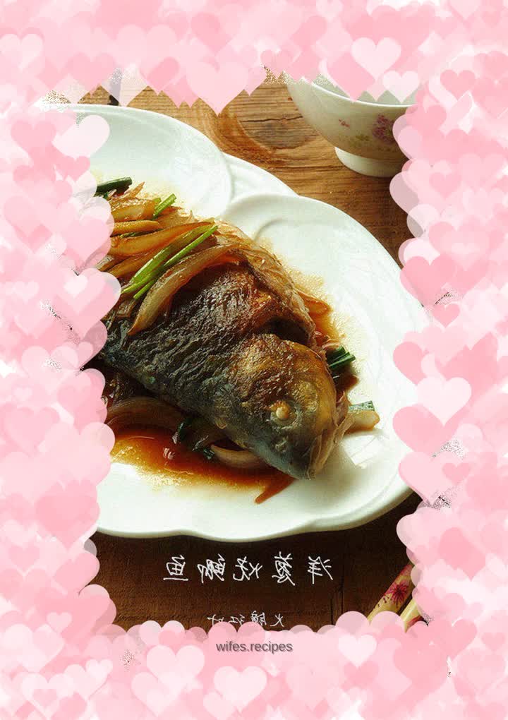 Grilled crucian carp with onions