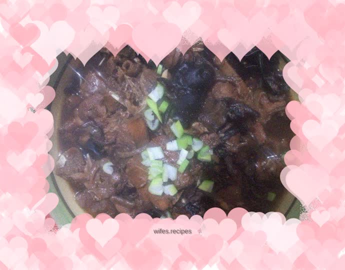 Chicken stewed with mushrooms