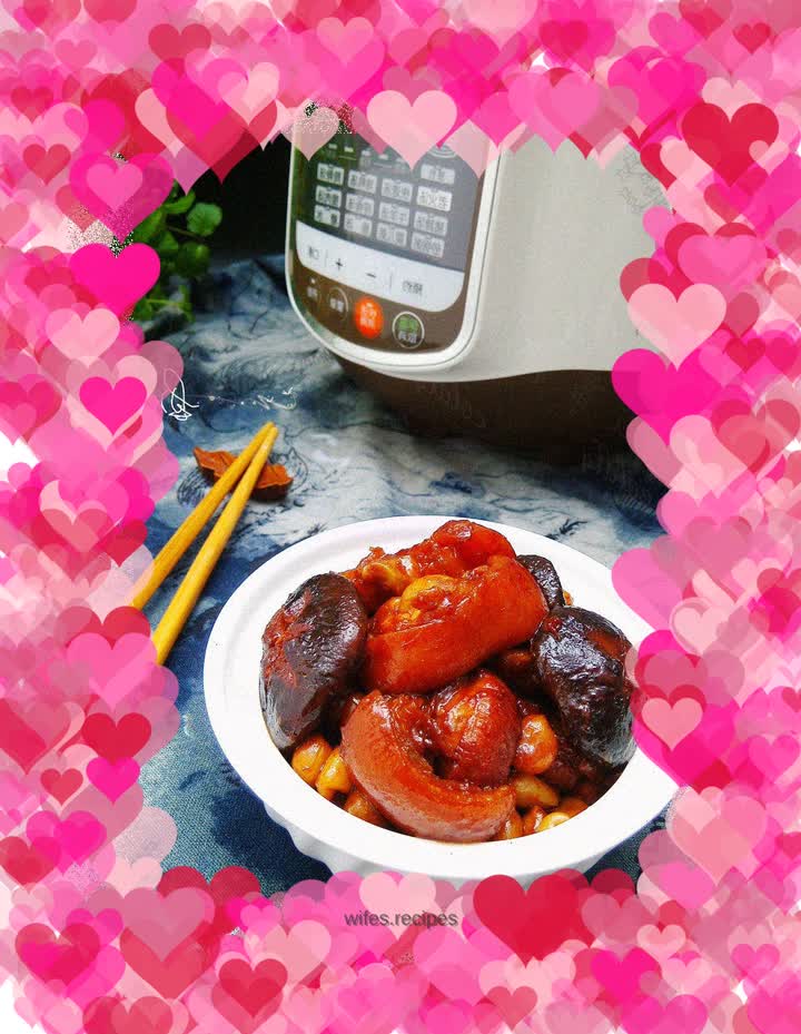 Braised pork trotters with southern milk and peanuts