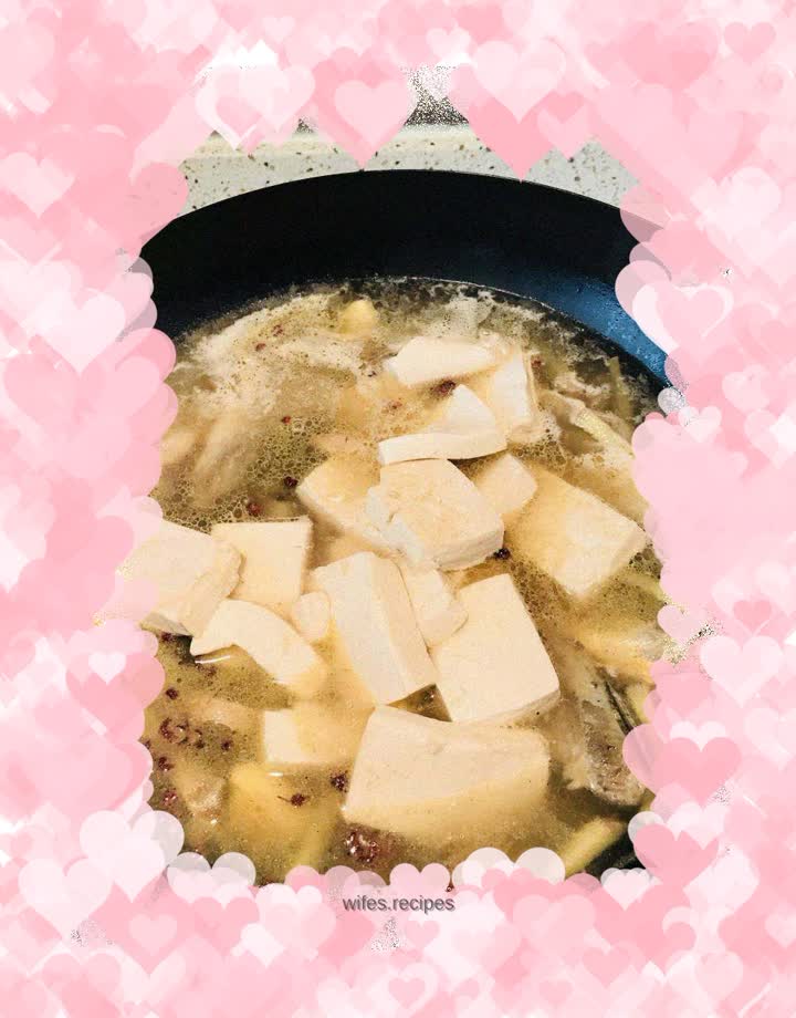 Braised tofu with small yellow croaker