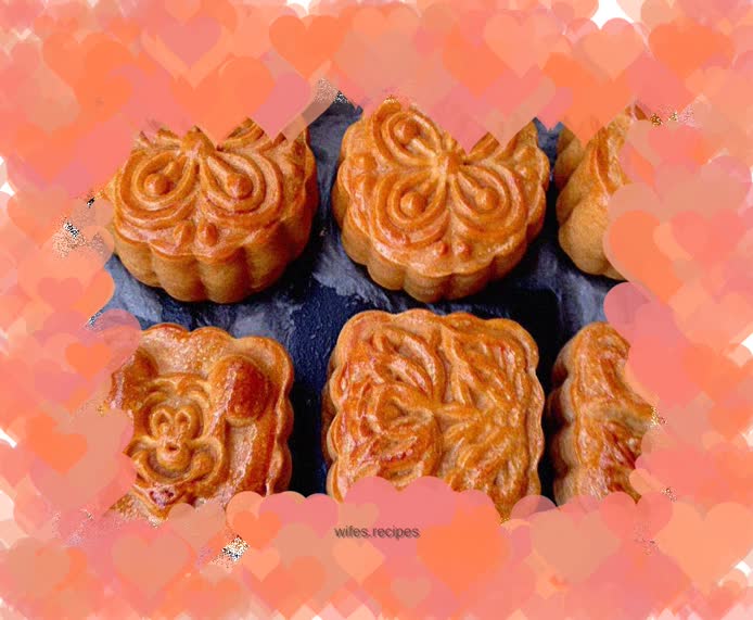 Lotus Paste and Egg Yolk Mooncake