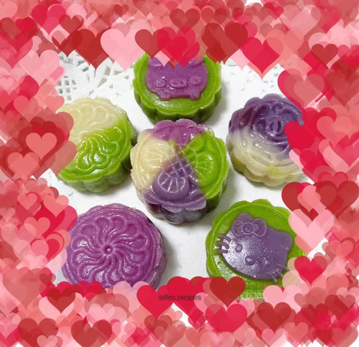 Color-blocked snowskin mooncakes