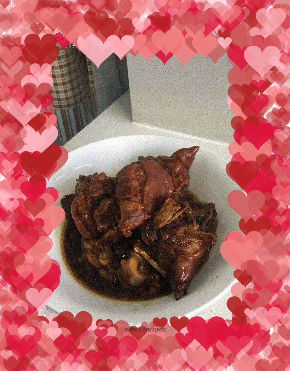 Sauced pork trotters