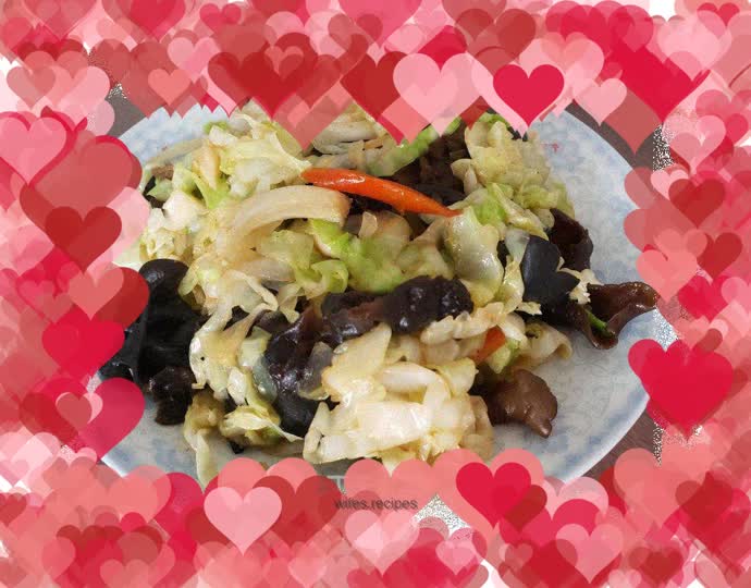 Stir-fried black fungus with cabbage