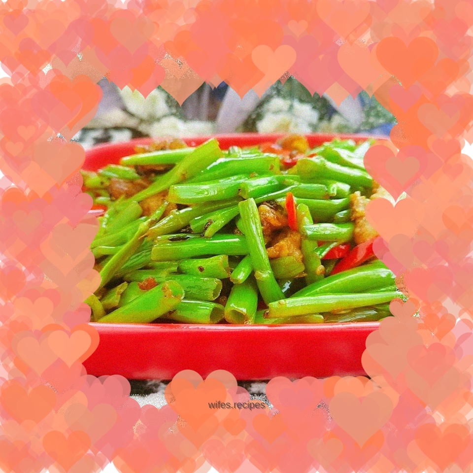 Stir-fried water spinach stems with oil residue