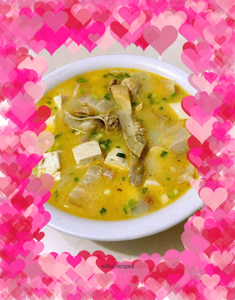 Clam, bacon and tofu soup