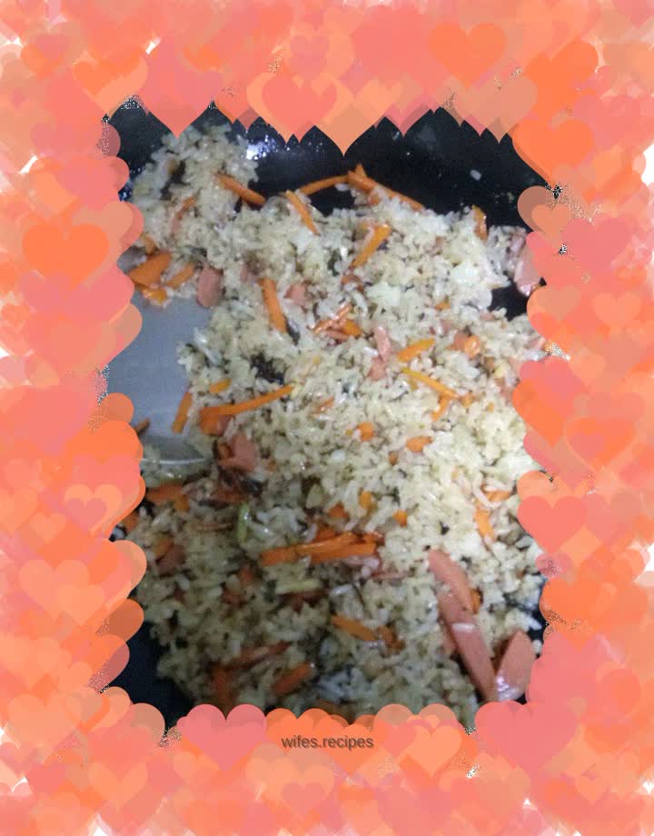 Fried rice with ham sausage, carrots and olives