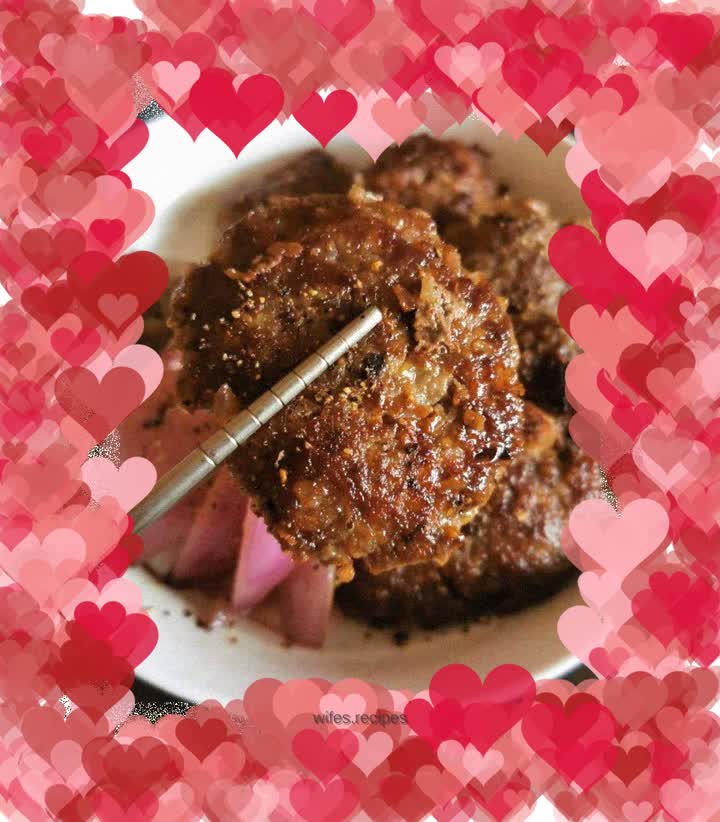 Onion and black pepper beef patties