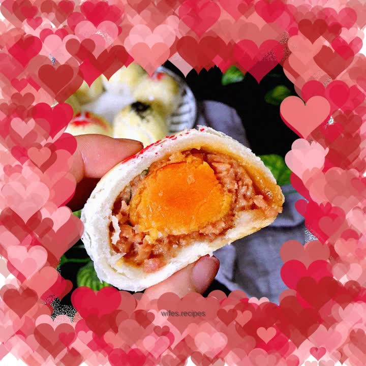 Salted egg yolk fresh meat mooncake