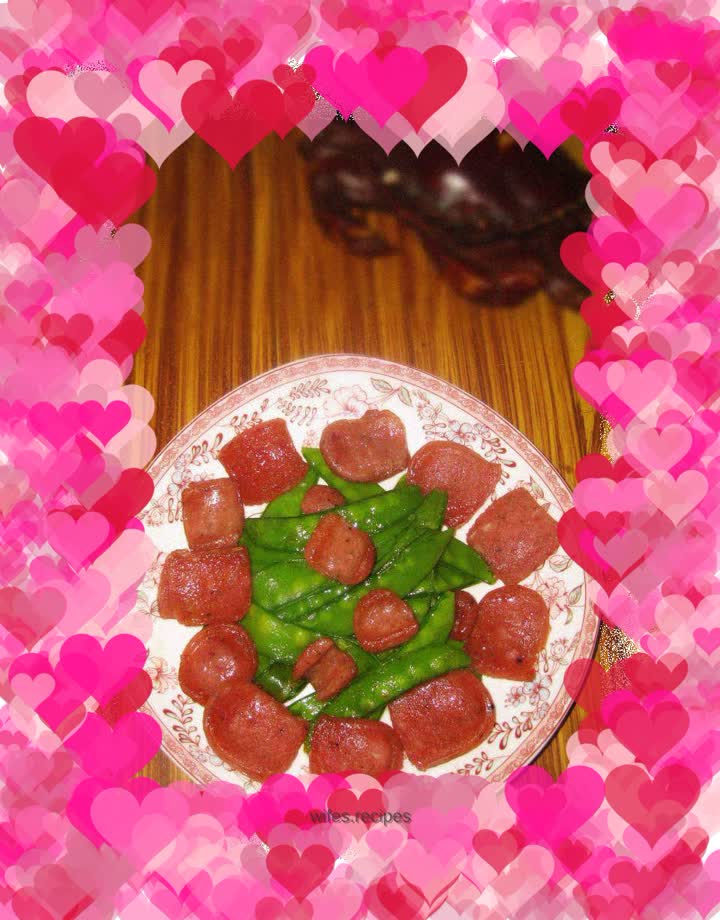 Sautéed Snow Peas with Black Pepper Sausage