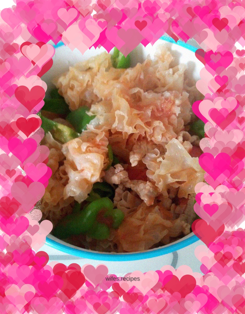 Stir-fried shredded pork with colorful ears