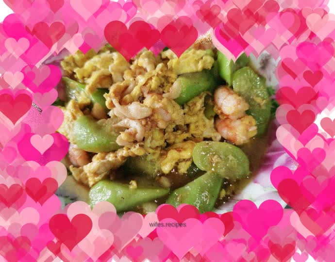 Stir-fried shrimps with luffa and eggs