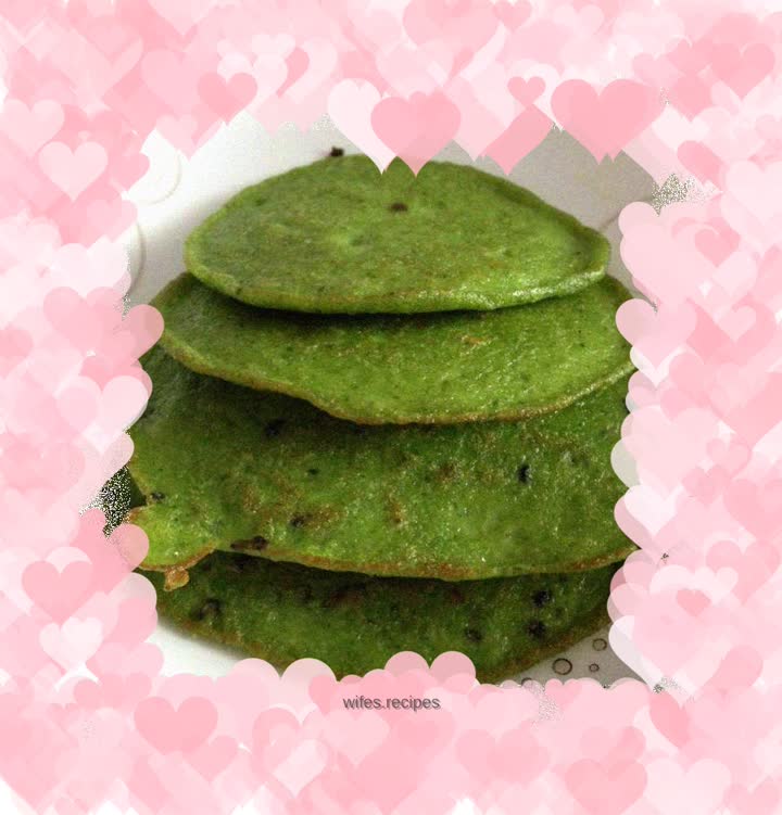 Spinach and bean dregs breakfast pancakes
