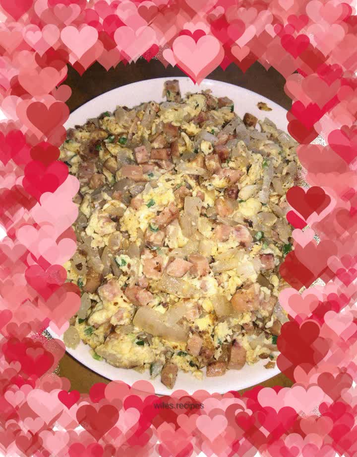 Scrambled eggs with onions and luncheon meat