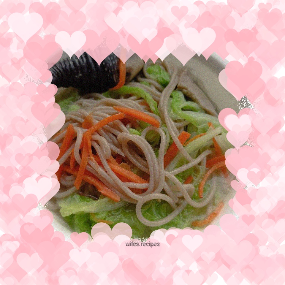 Black chicken soup soba noodles