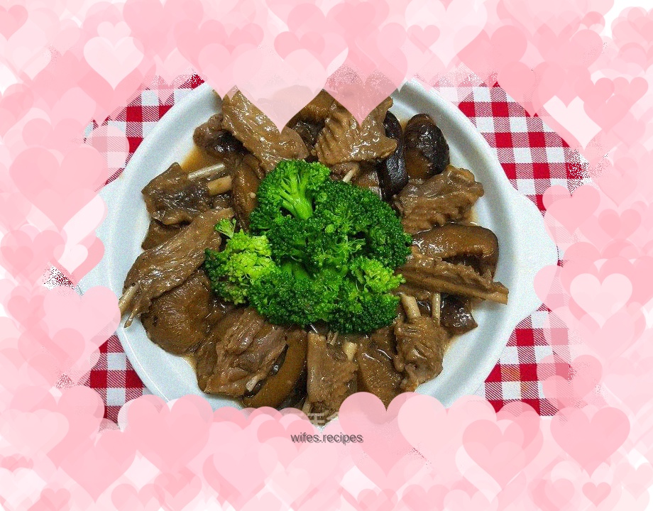 Braised goose wings with mushrooms