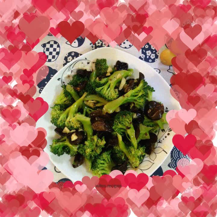 Broccoli mixed with fungus