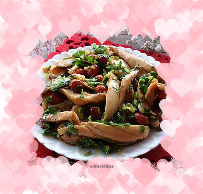 Peanuts mixed with chicken legs