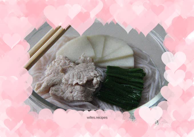 Braised pork and bamboo shoots rice noodles