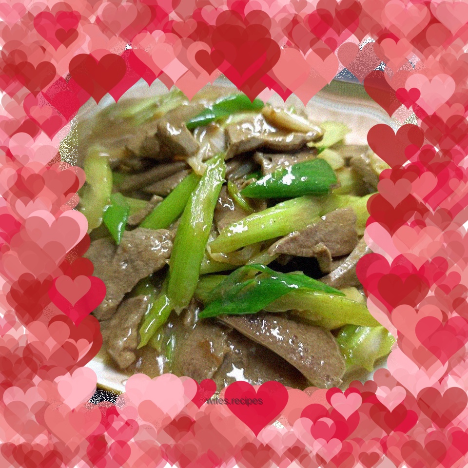 Stir-fried pork liver with celery