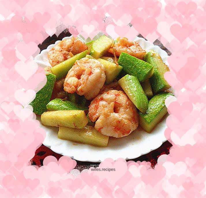 Fried zucchini with shrimps