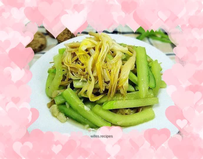 Stir-fried day lily and cucumber