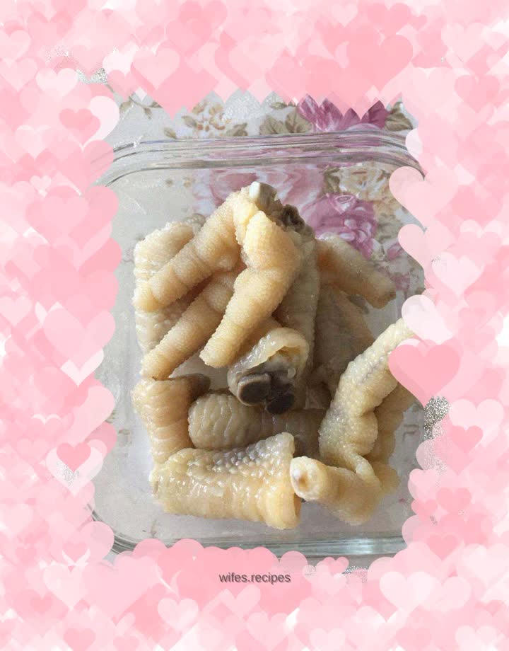 Pickled pepper chicken feet