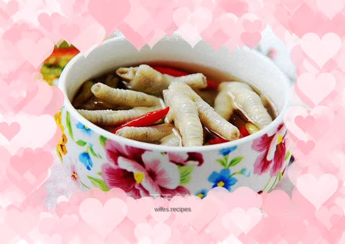 A must-have for watching football - pickled pepper chicken feet