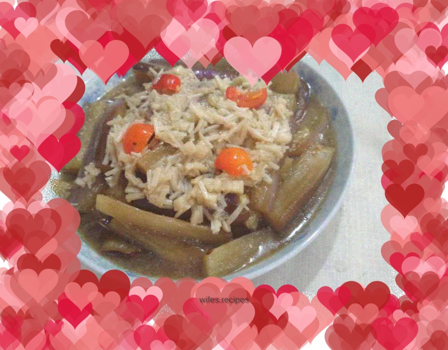 Enoki mushrooms mixed with eggplant and melon