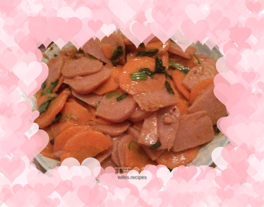 Fried ham slices with carrots