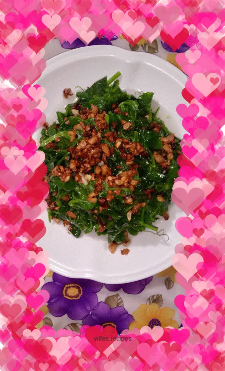 Golden garlic bean sprouts