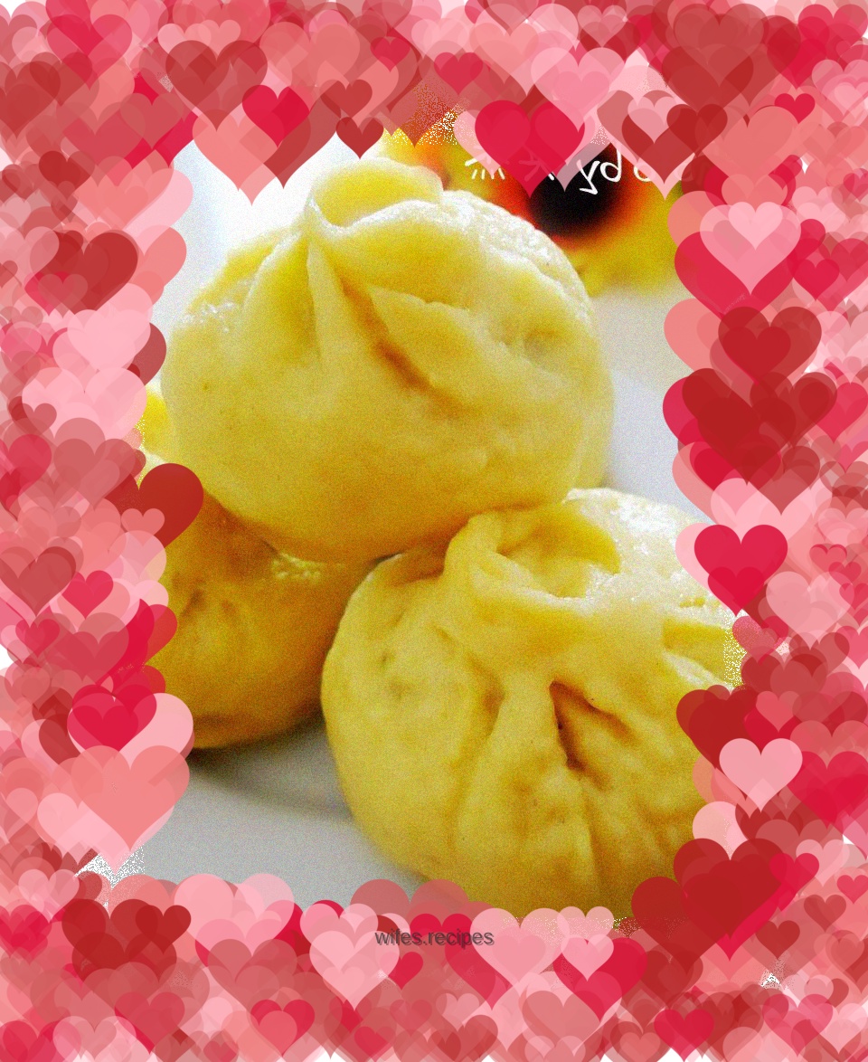 Beef, chrysanthemum and whole grain buns