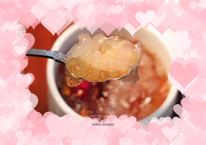 Peach gum snow swallow stewed snow clam