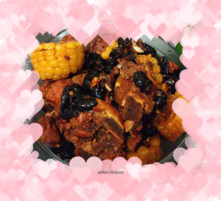 【Northeast】Pork spine stewed with fungus and corn
