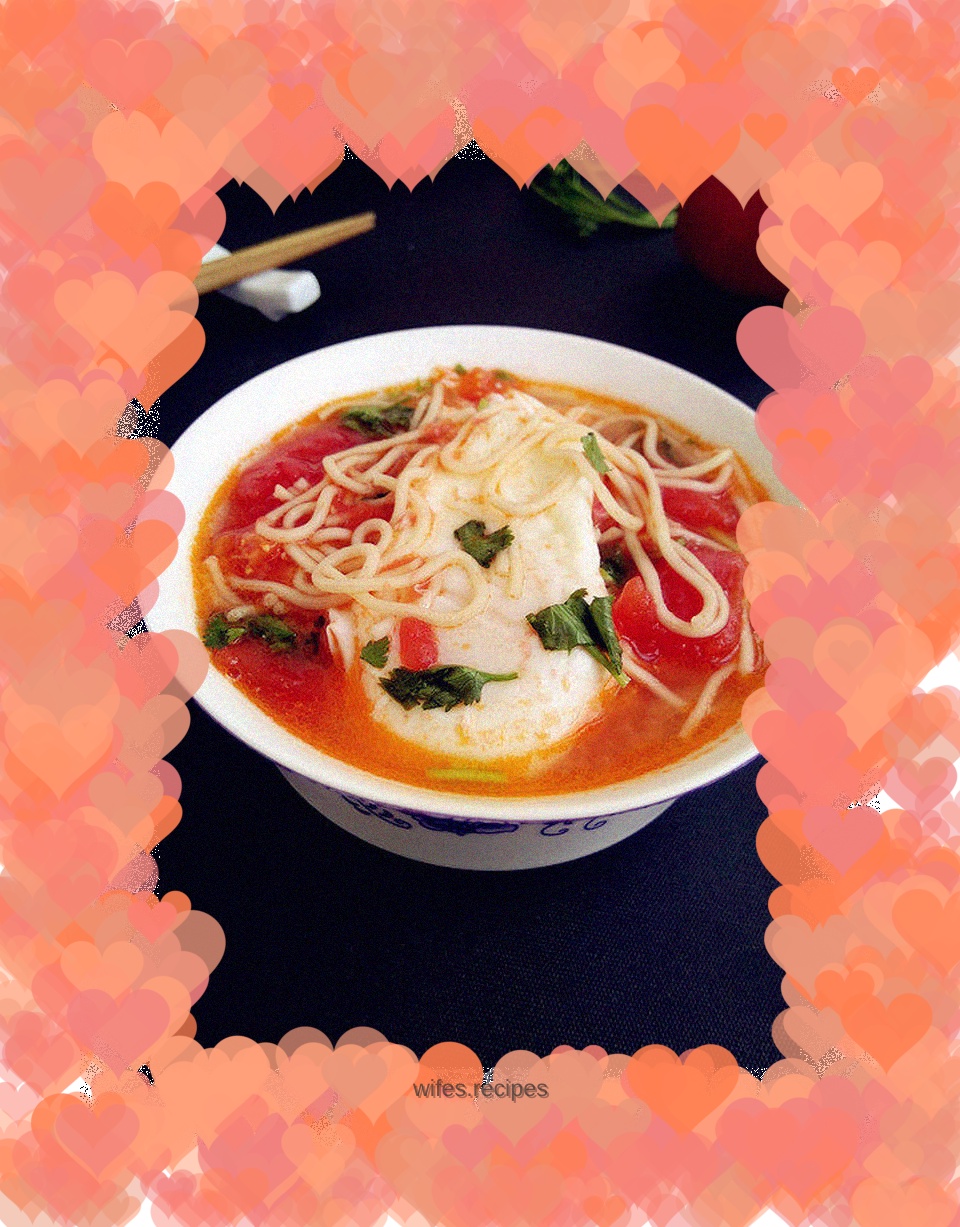 Tomato and egg noodle soup