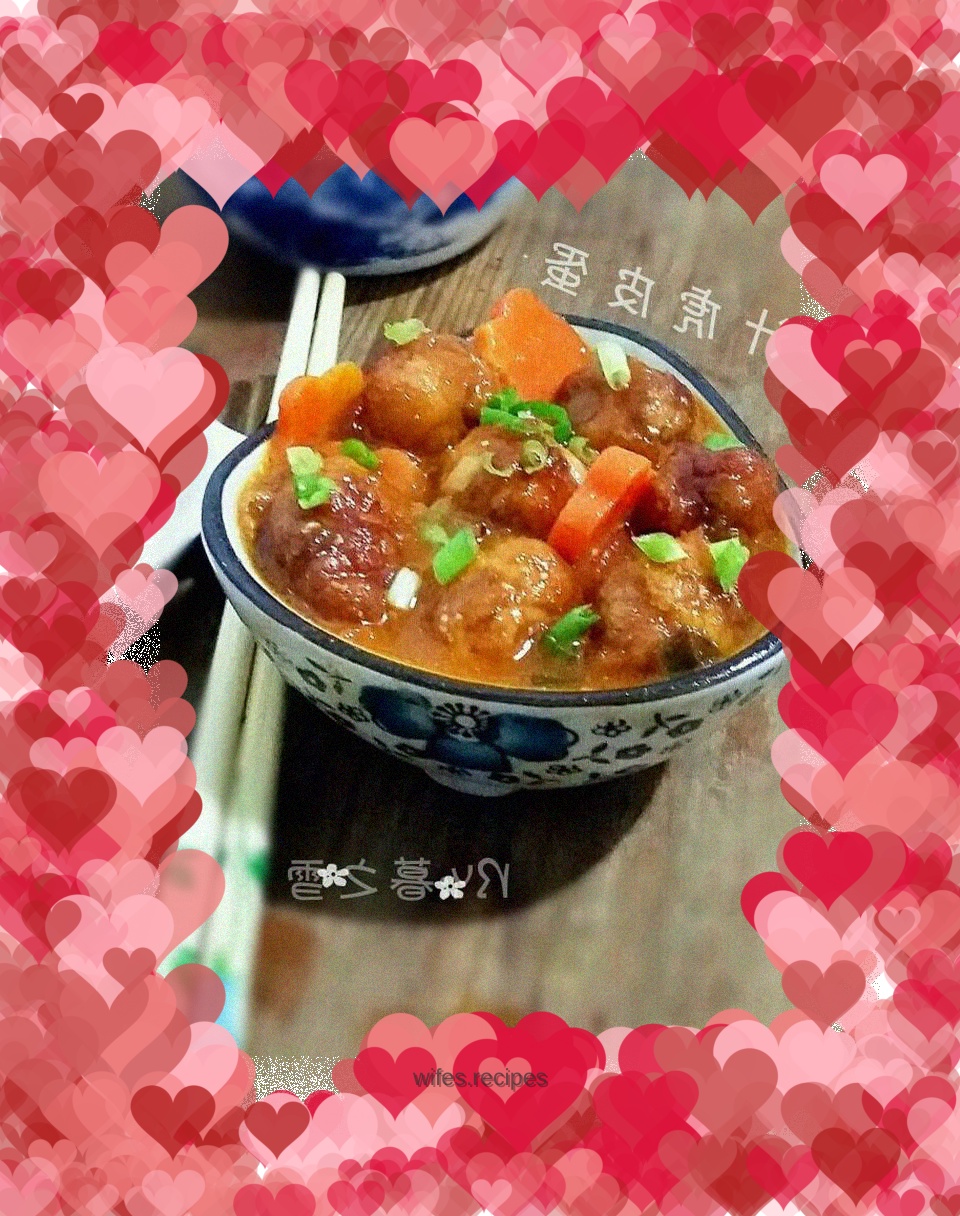 Tiger skinned eggs with tomato sauce