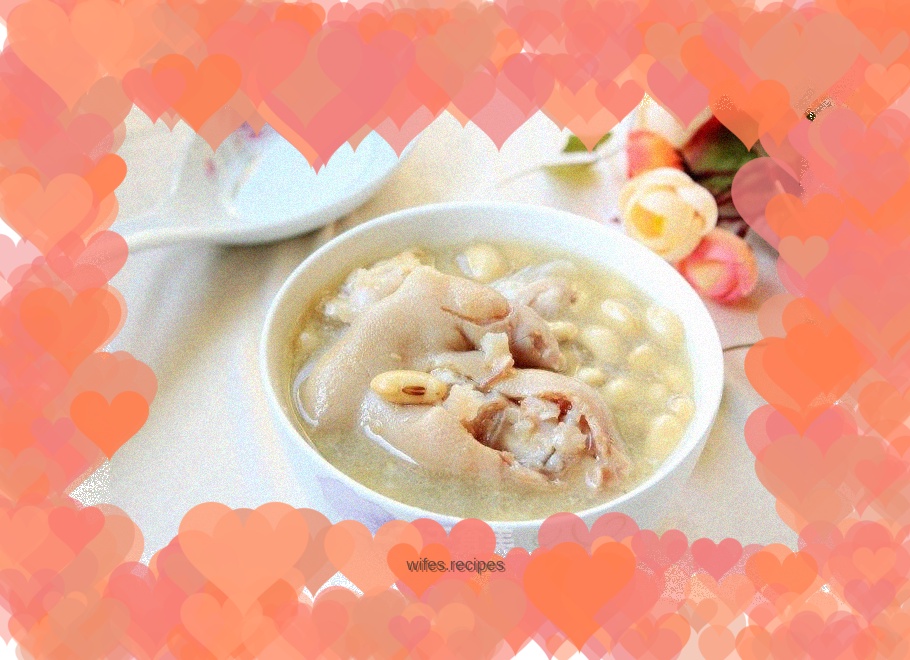 Soybean and pork knuckle soup