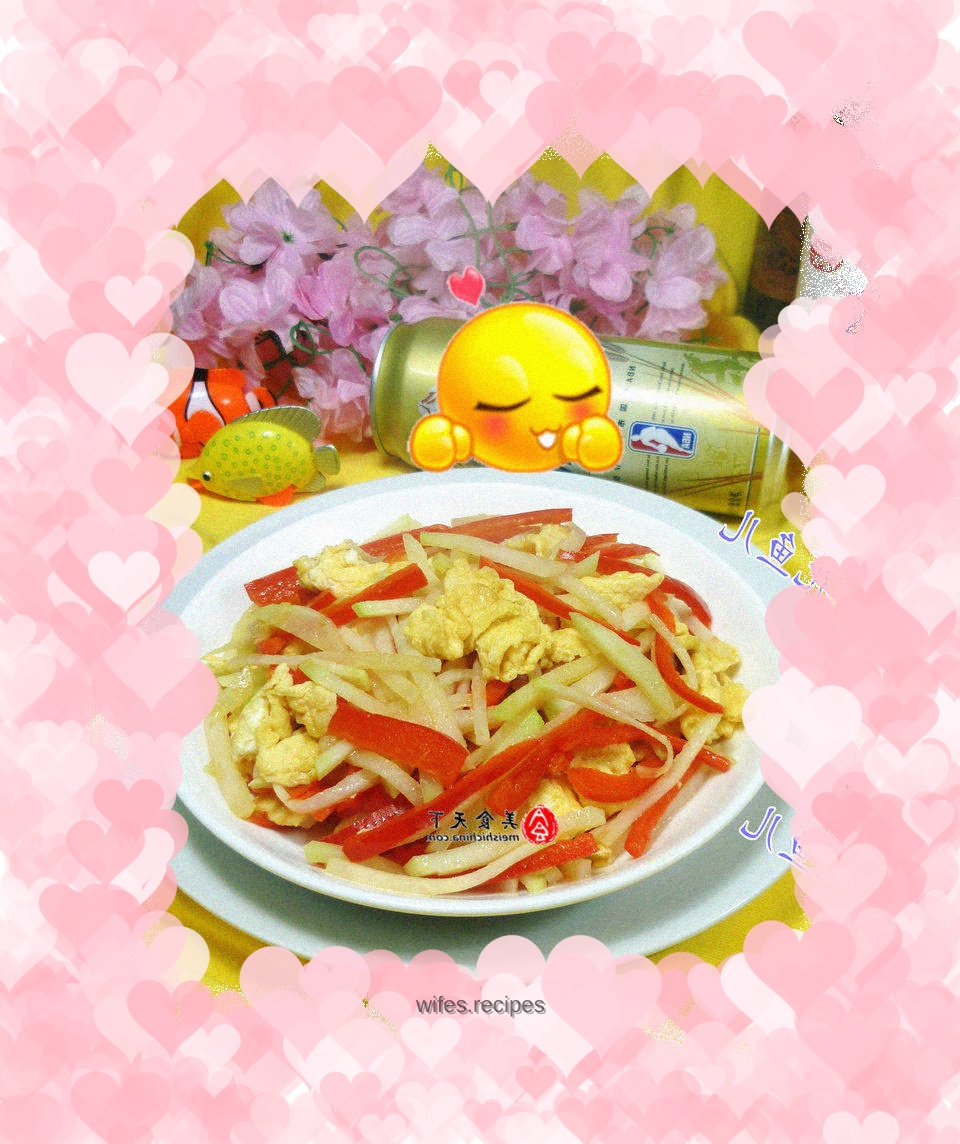 Fried kohlrabi with red pepper and eggs